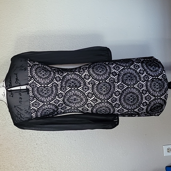 En Focus Studio dress - Picture 2 of 3